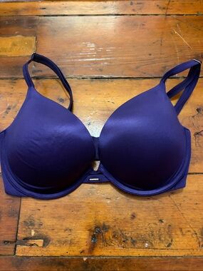 Victoria's Secret Purple Very Sexy push up bra size 32 DD
